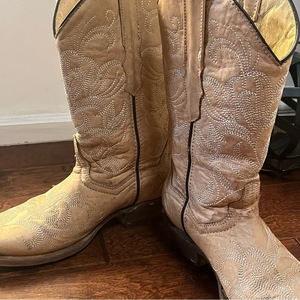 Veretta Cowgirl Boots - Off White - Picture 5 of 12